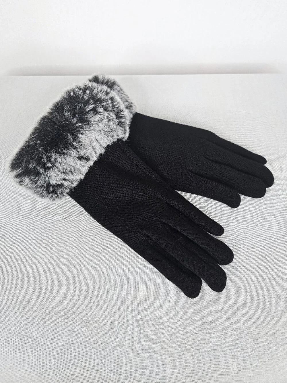 2 Chic Touchscreen Gloves | Faux Fur Cuff | Black Gray | Small NWOT